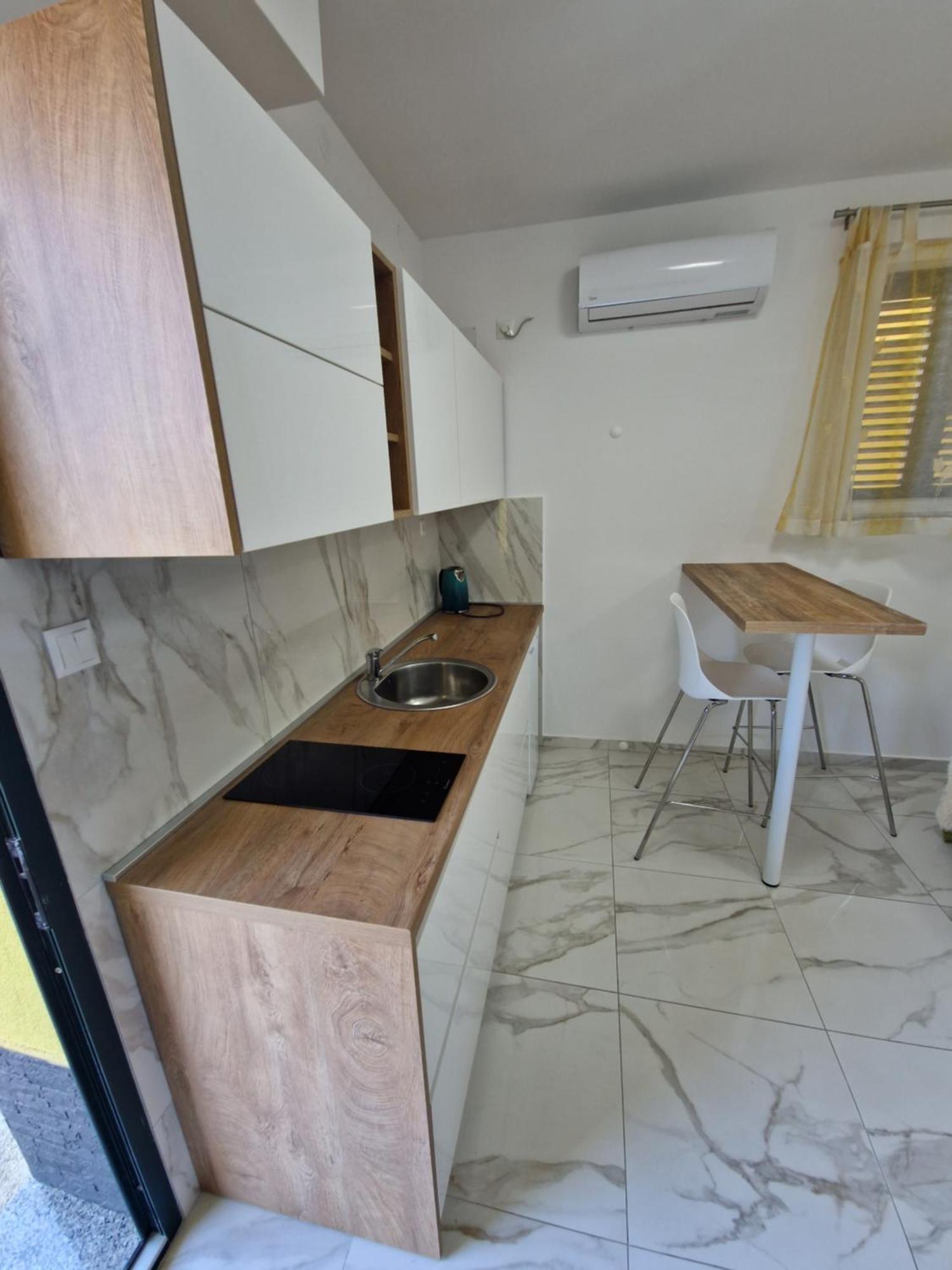 Sunce Apartment Vrbnik Exterior foto